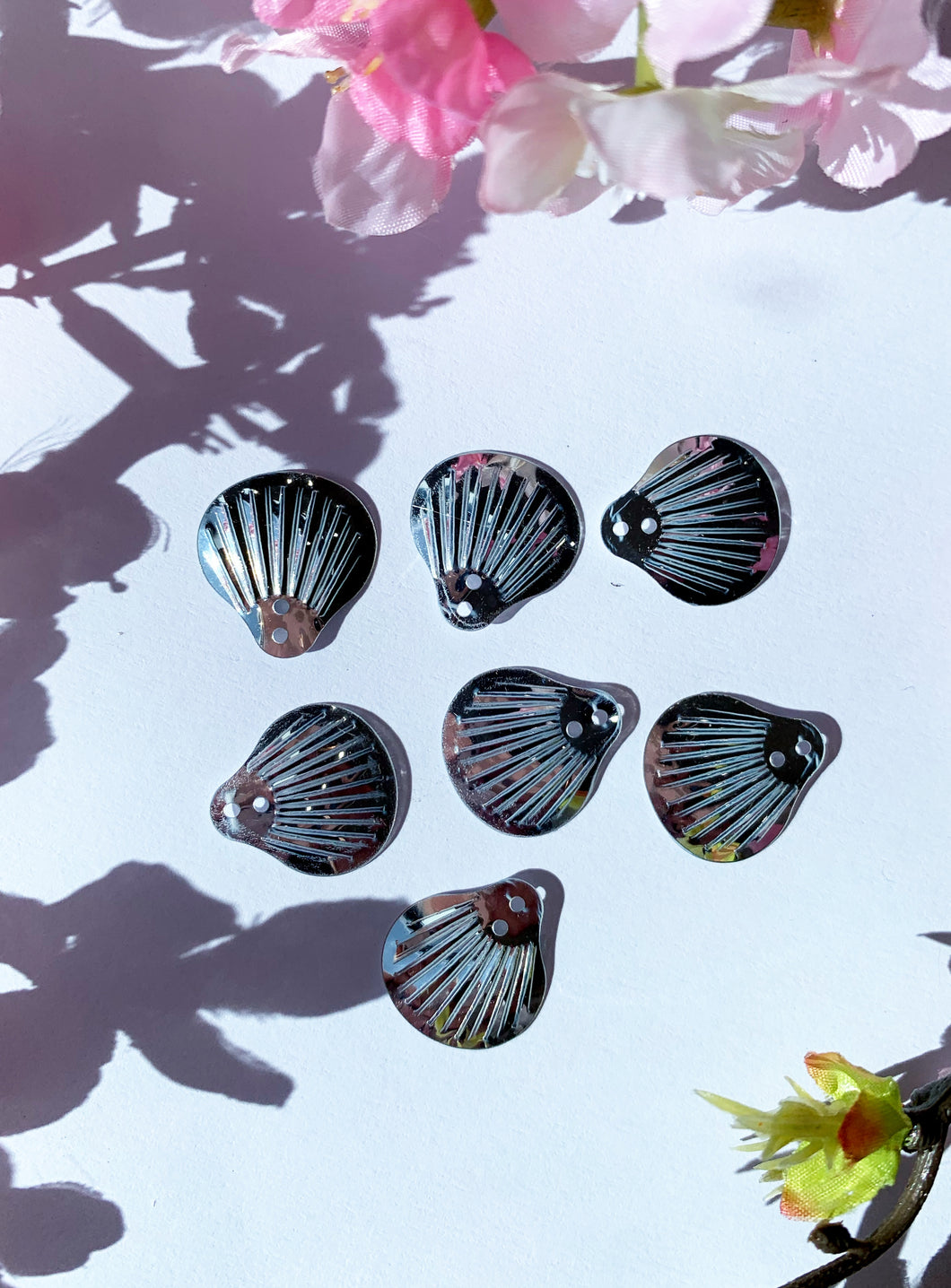 Silver seashell 30 pack