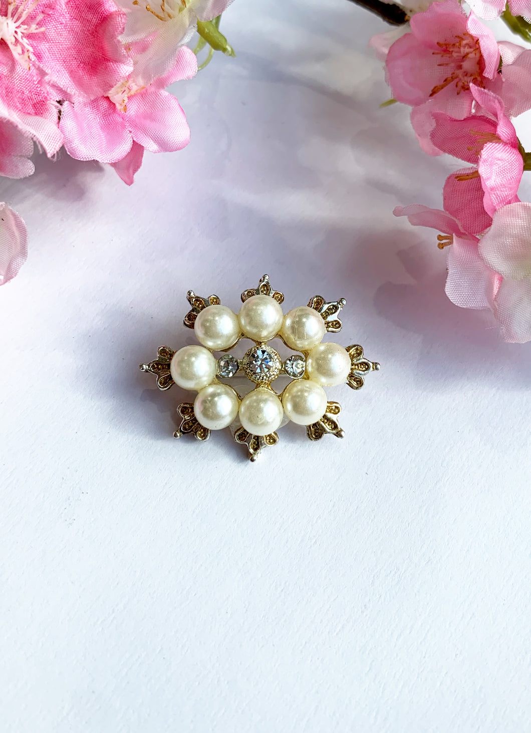 Pearl crown metal brooch