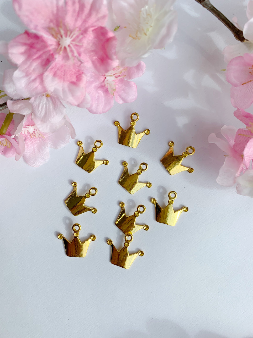 Gold metal hanging crown 9 pack